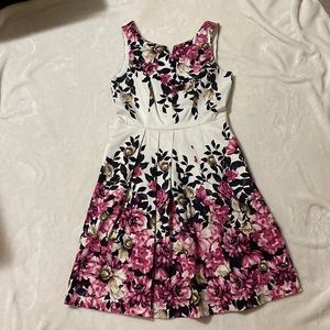 White House Black Market pink and white floral dress with pockets